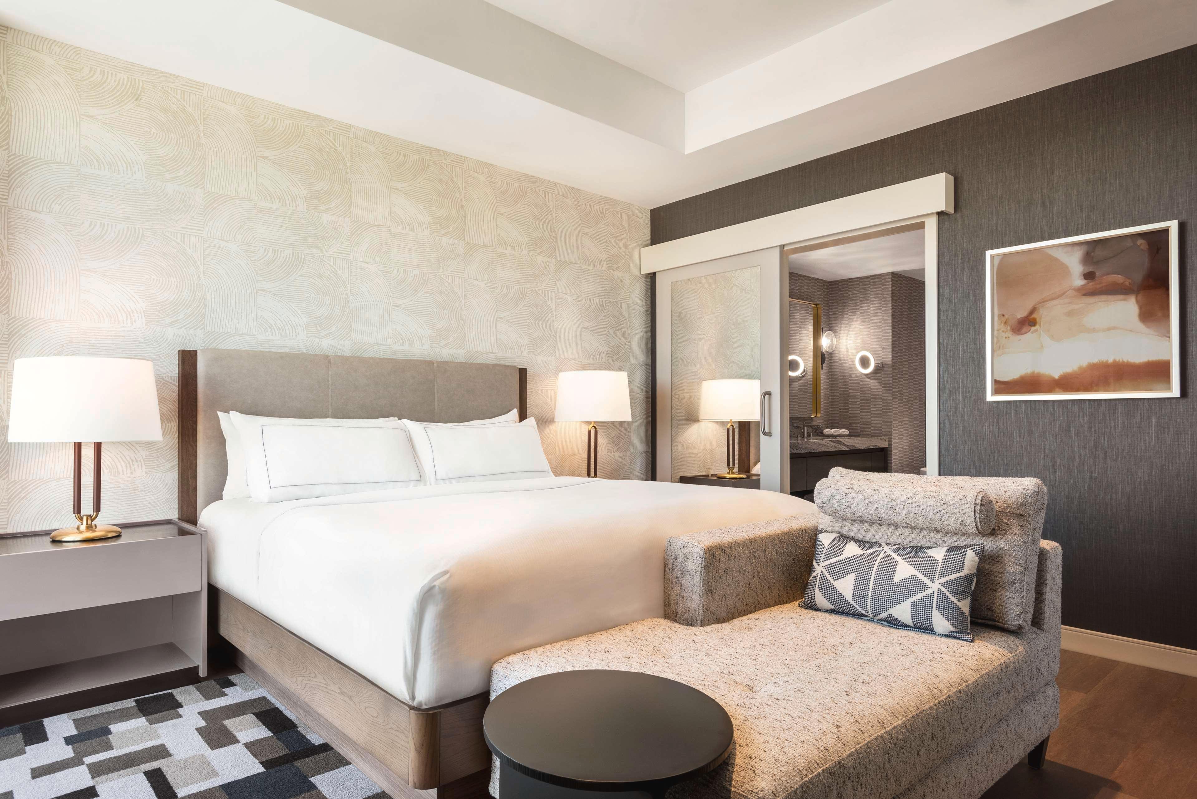 1 BEDROOM, PRESIDENTIAL, SUITE, TOP FLOOR