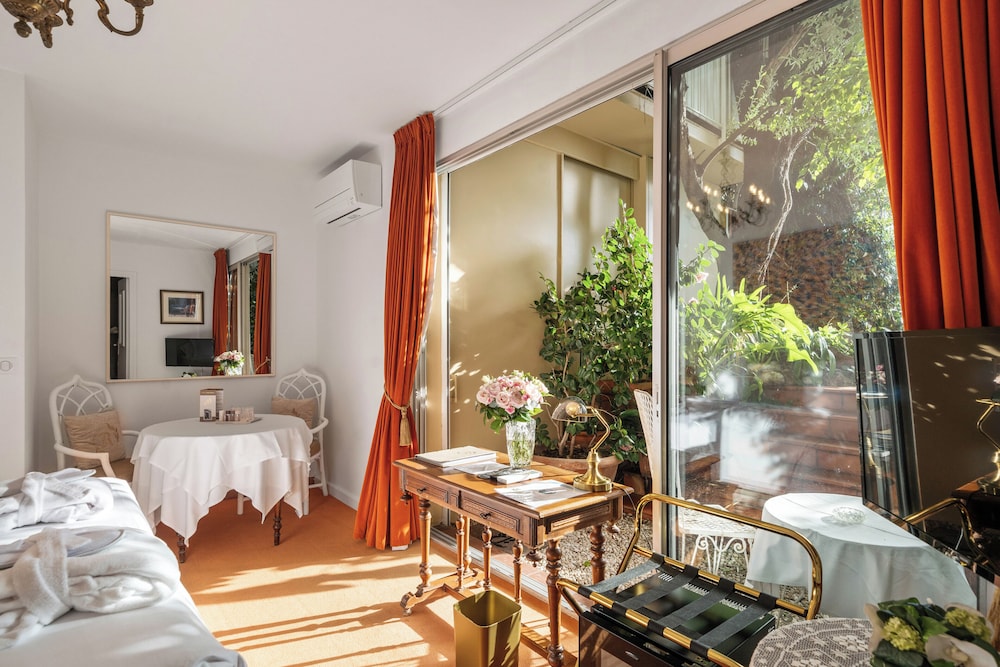 Hotel Le Roquebrune 30/50