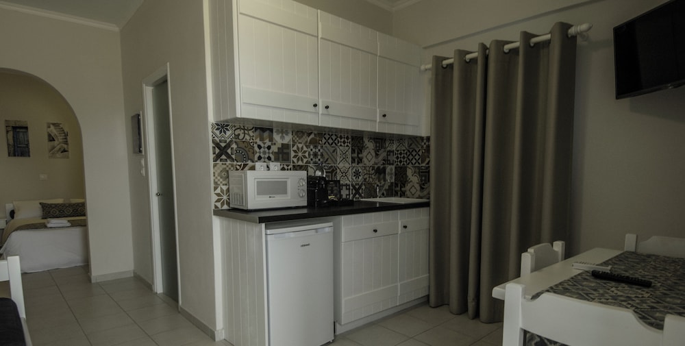 Galini Oia - Adults Only 6/77