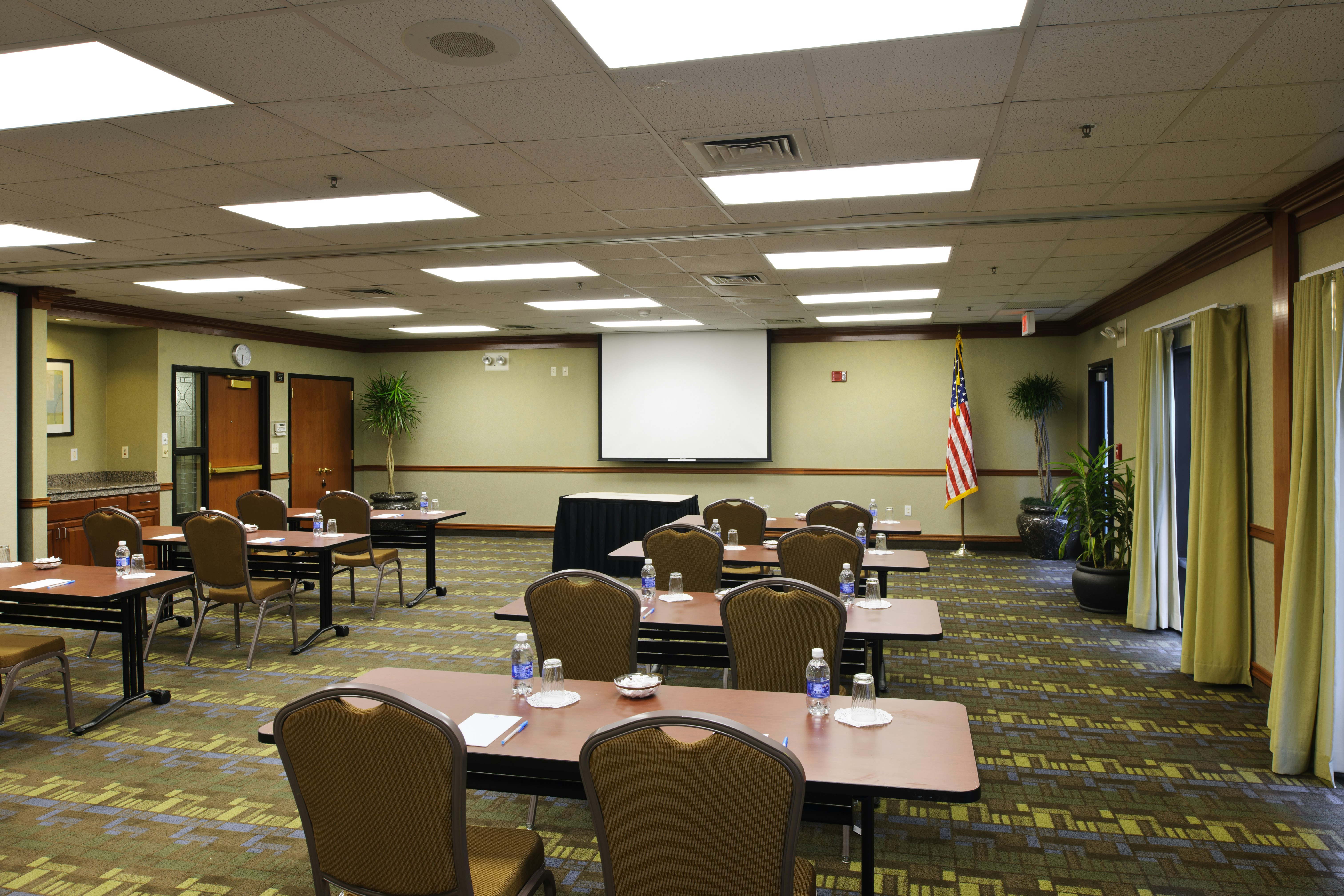 HYATT house White Plains 62/74