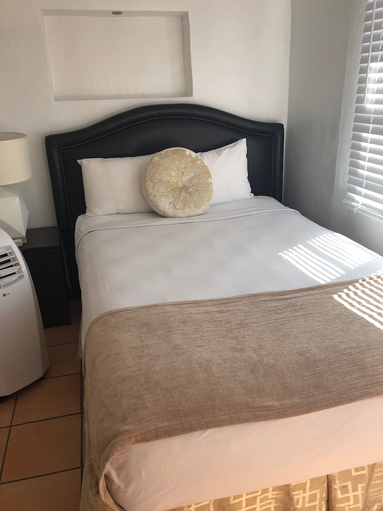 Beach Place Hotel 18/39