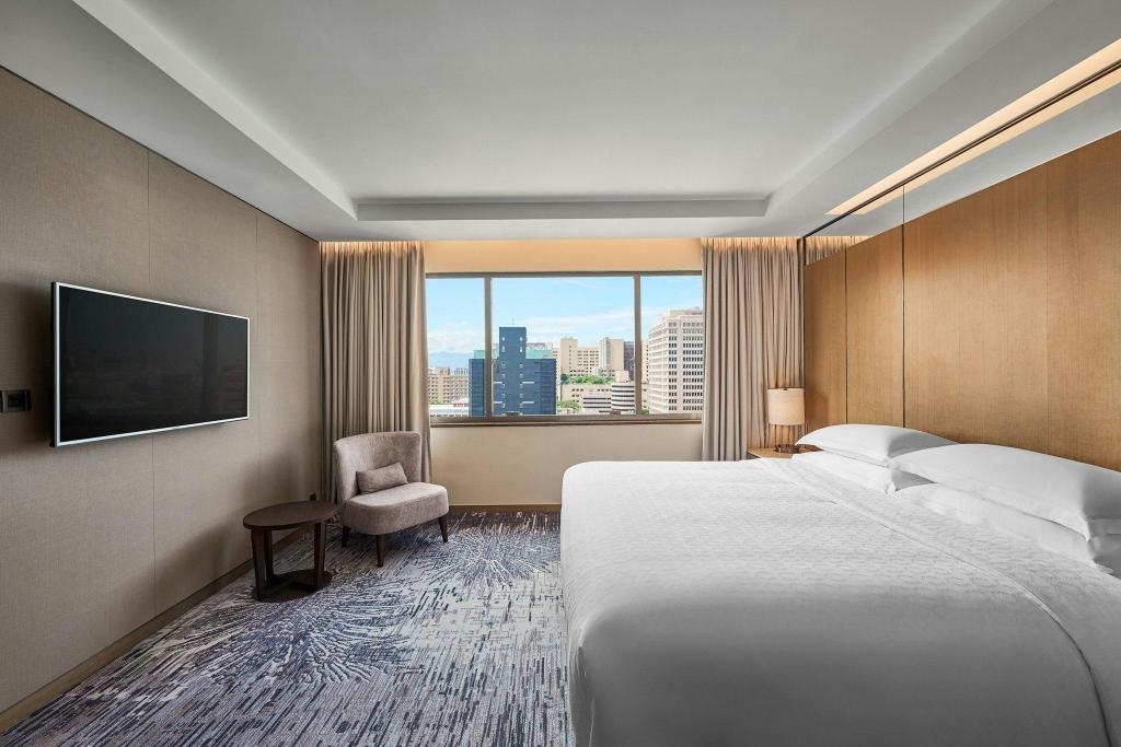 1 Bedroom, Diplomat, Executive, Suite, King Bed, Executive Lounge Access, Large, High Floor