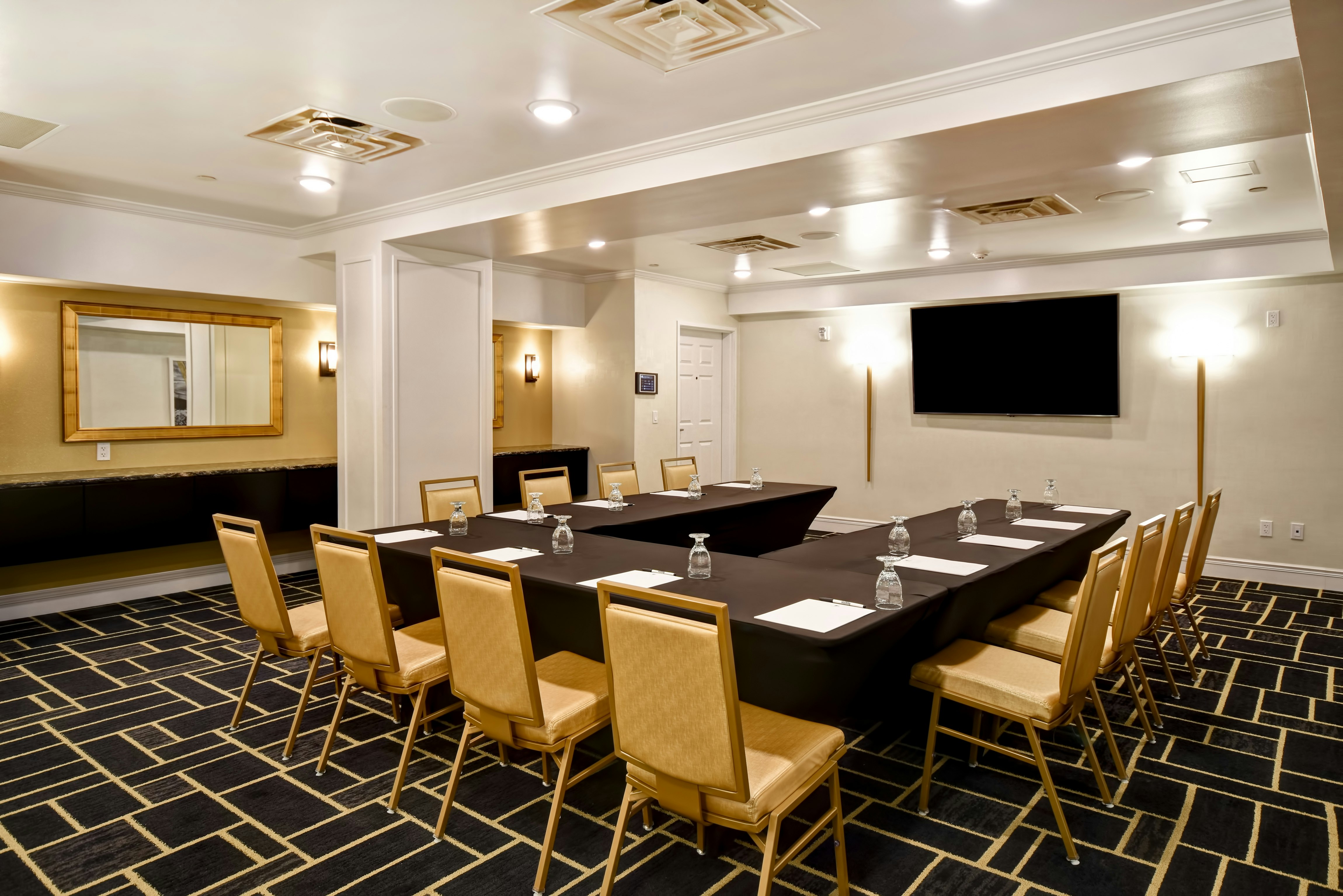 Doubletree By Hilton Deadwood At Cadillac Jack S 43/52