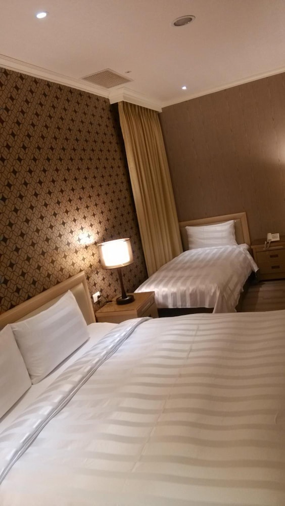 A CASA HOTEL 7/29