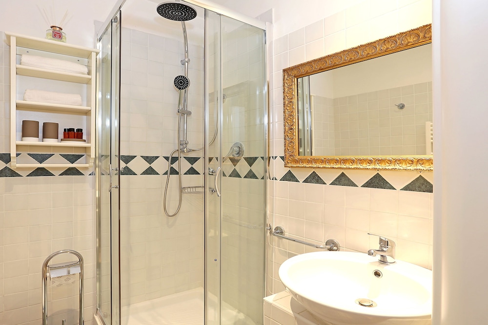 Liberty Rome Suites 24/68