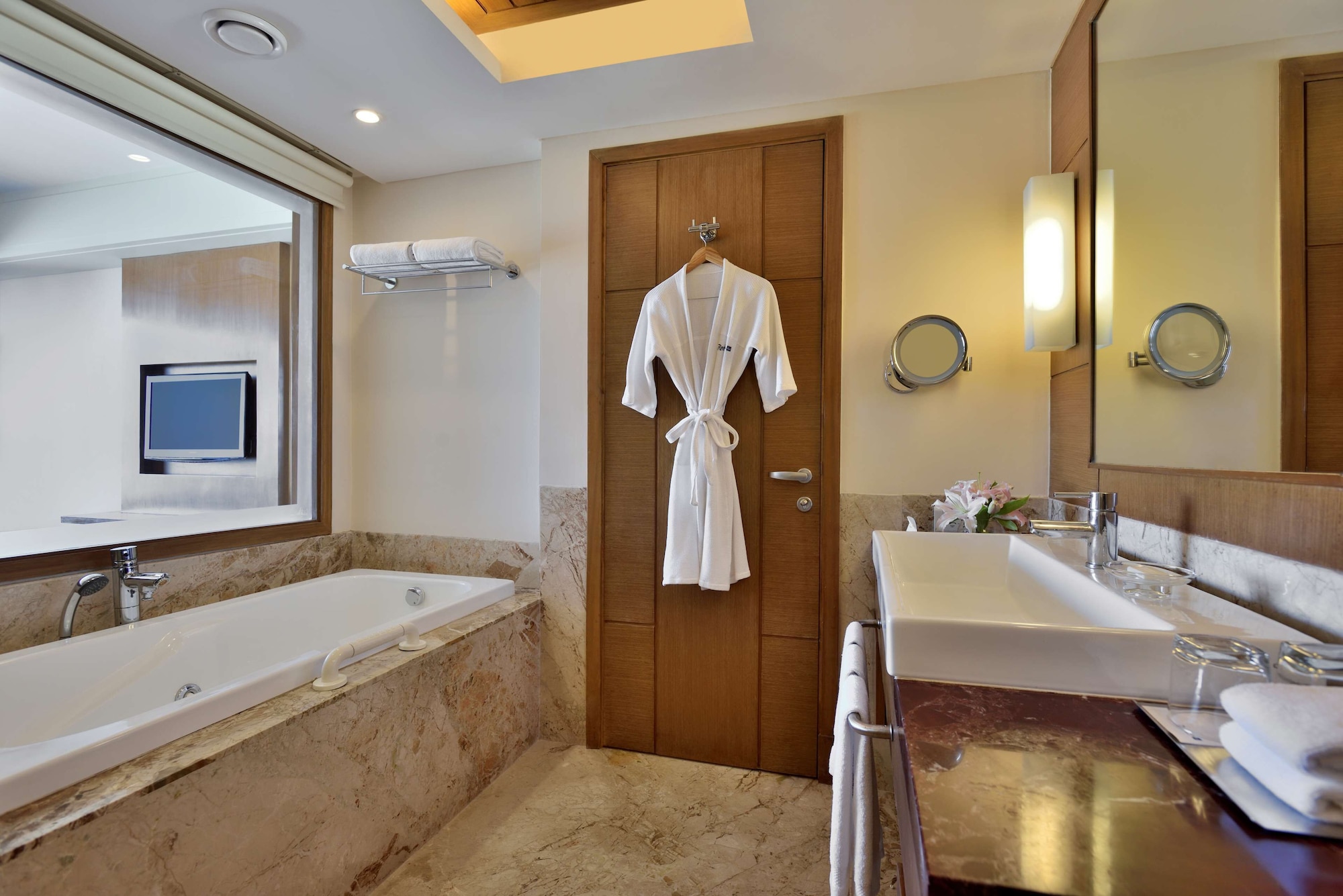 جناح بسرير كينج بغرفة نوم واحدة، Radisson Blu Hotel Indore 7/10