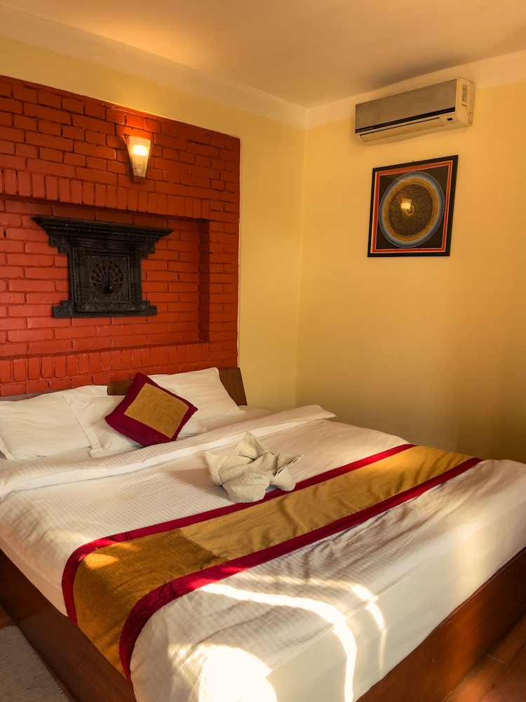EXECUTIVE, KING BED, BALCONY