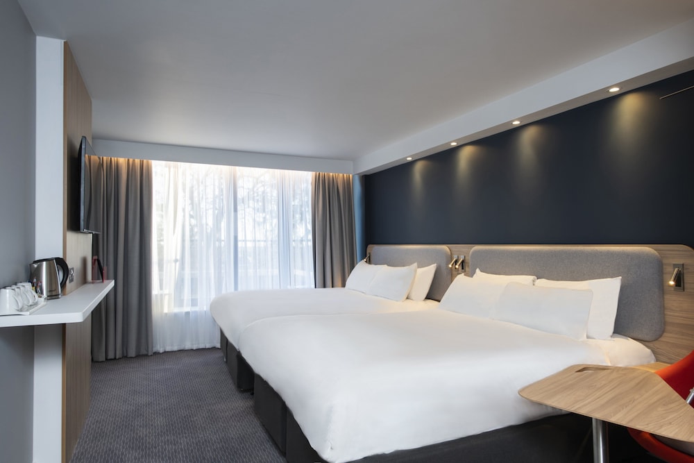 Holiday Inn Express Edinburgh City West 19/52