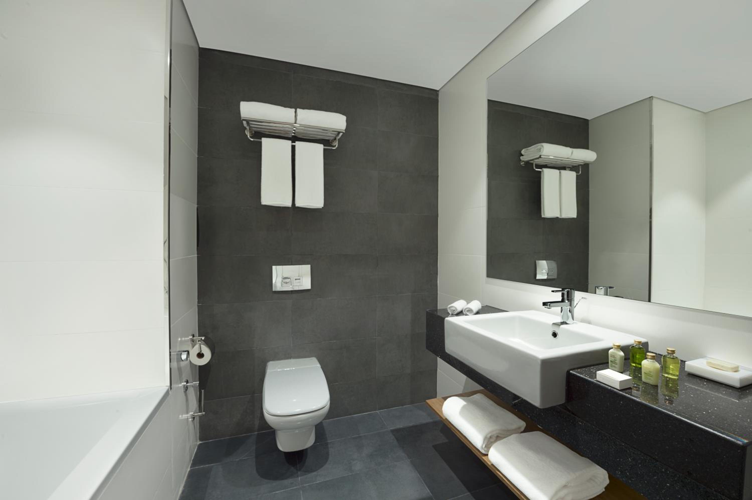 Vyp, Premium, Suite, King Bed, Lounge Access، Tryp By Wyndham Dubai 4/4