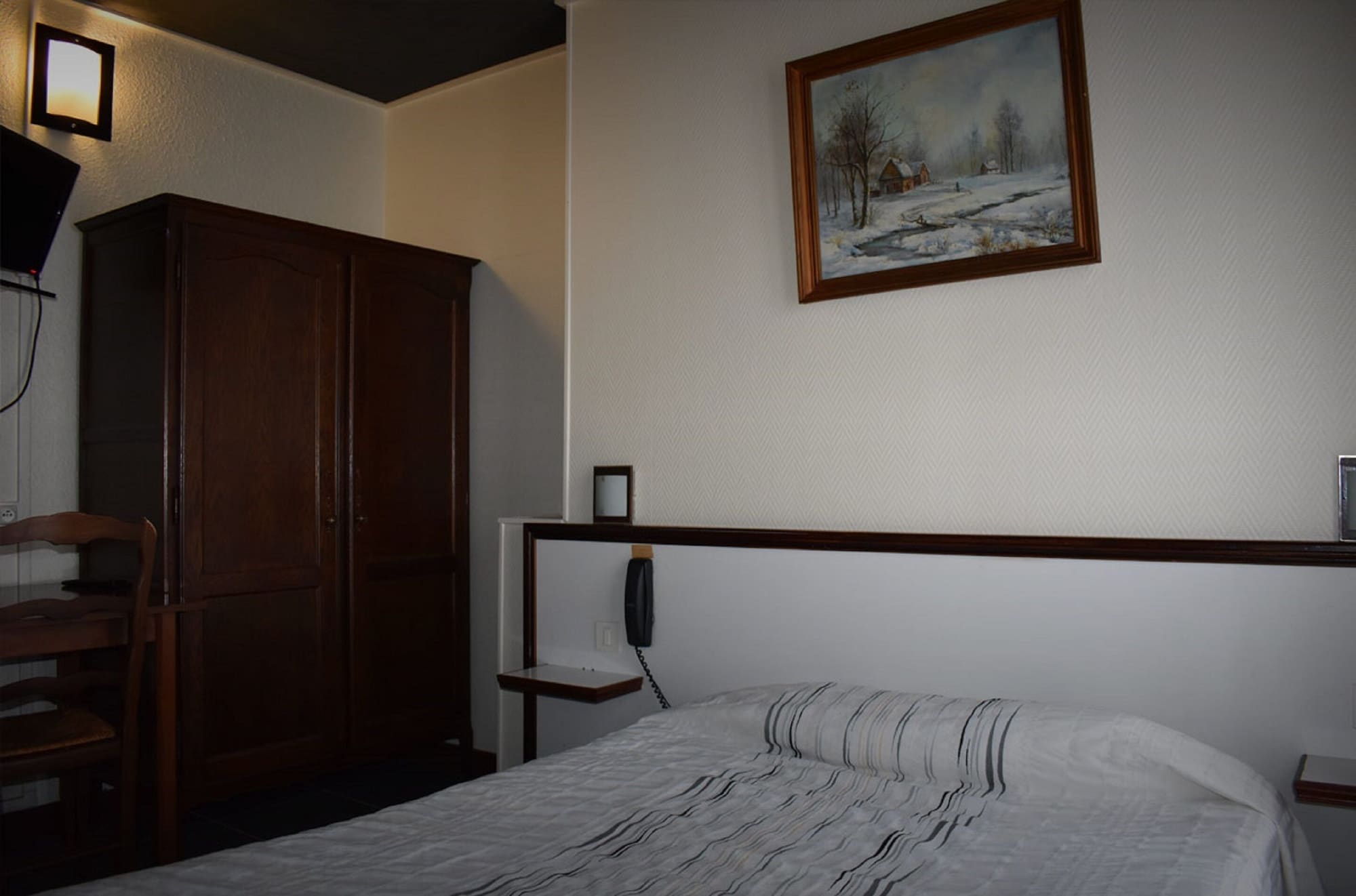 ROOM, SINGLE
