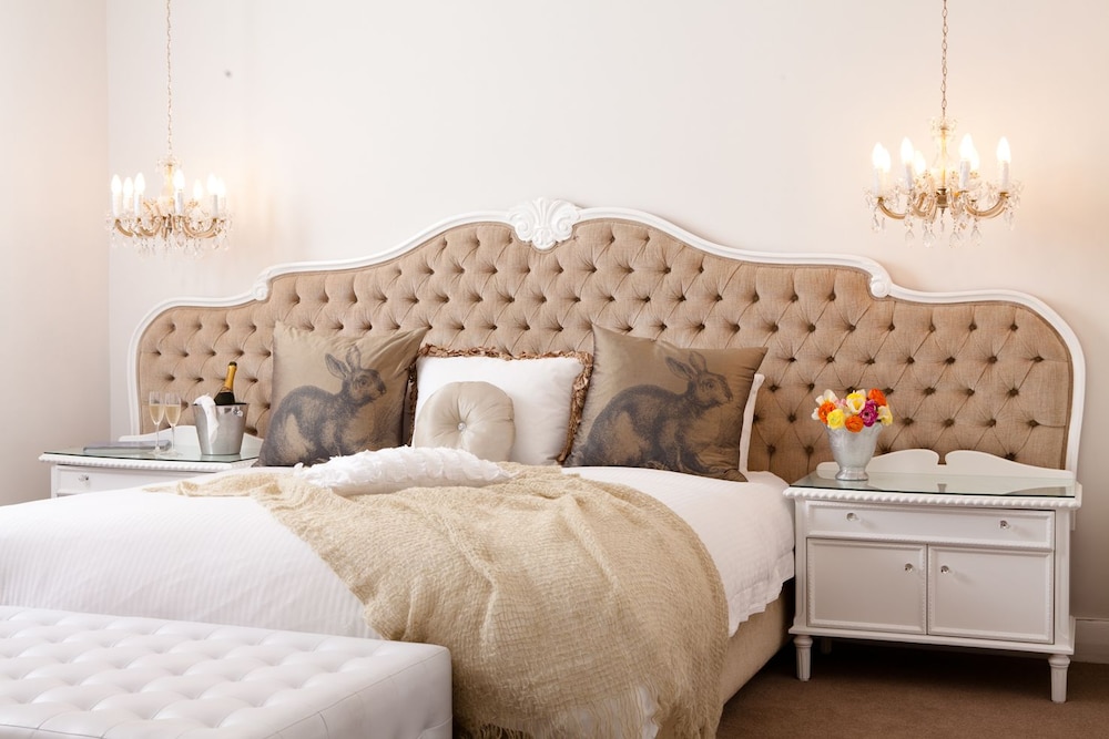 The Clarendon - Fresnaye 23/50