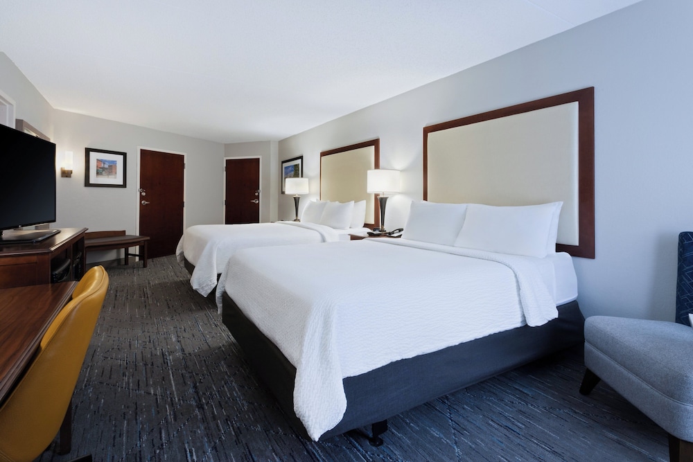 Holiday Inn Express and Suites Cincinnati Riverfront, an IHG Hotel 27/64