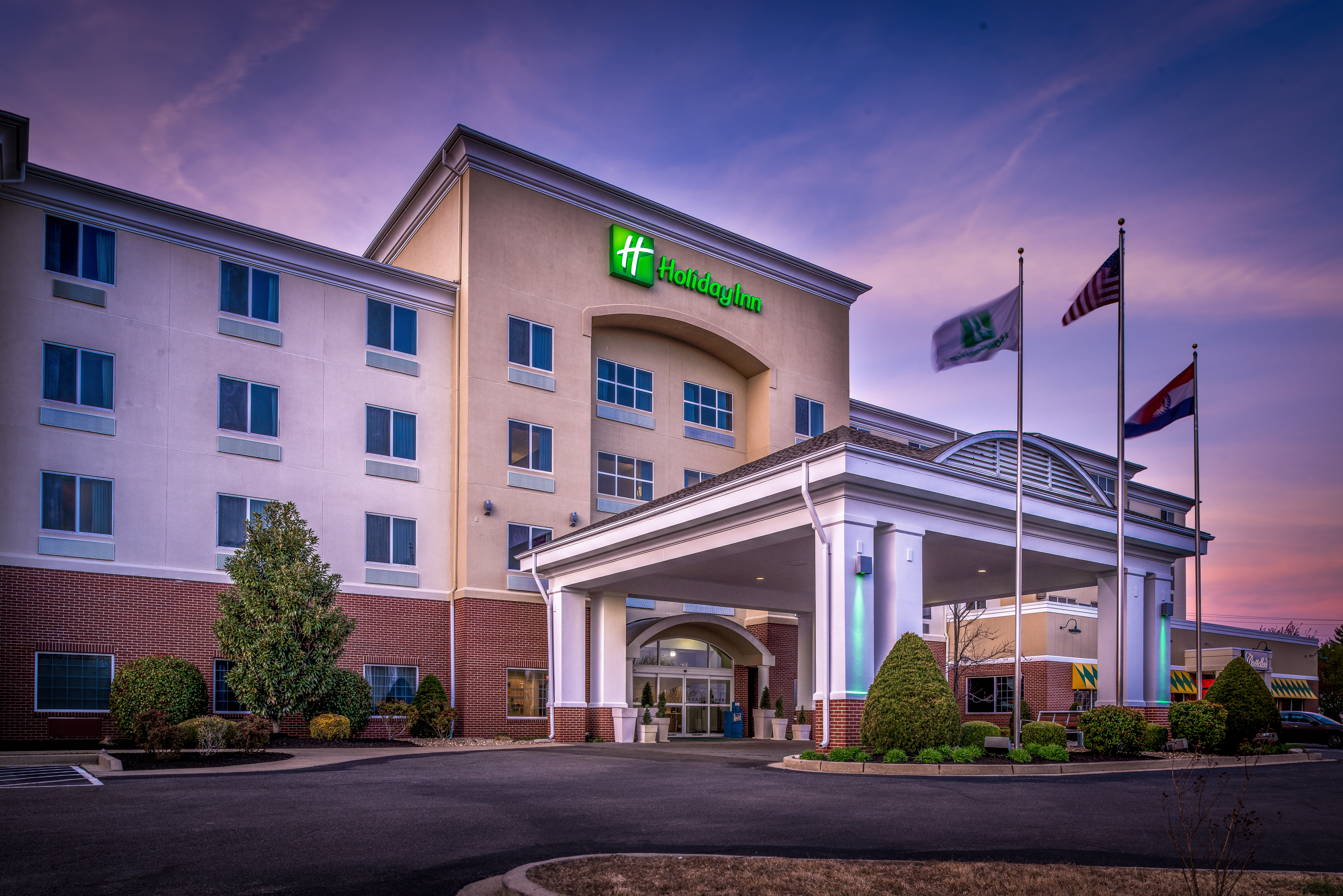 Holiday Inn Poplar Bluff an IHG Hotel 7/73