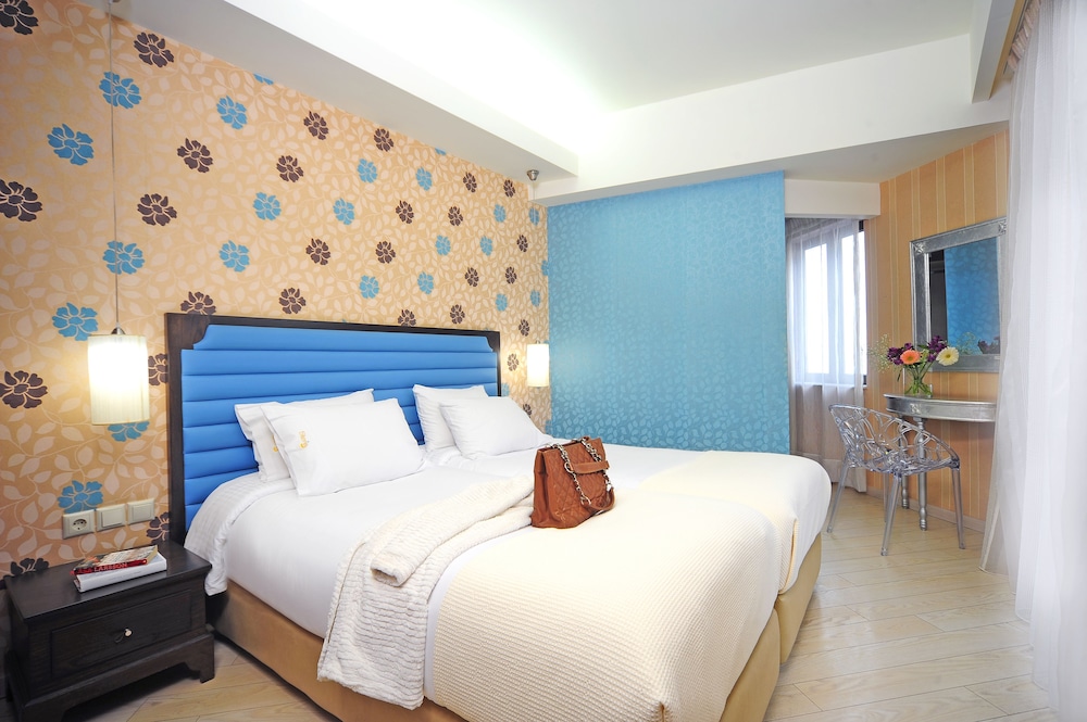 Steris Elegant Beach Hotel 16/70