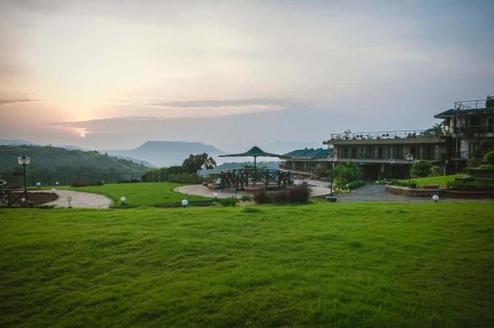 The Upper Deck Resort 35/50