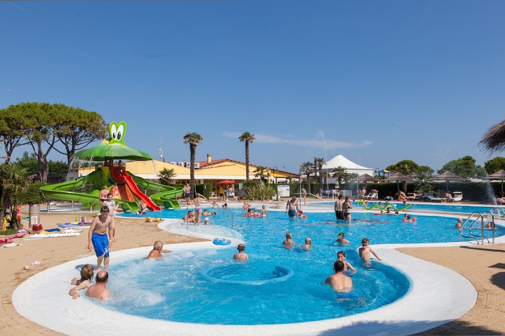VELA BLU CAMPING VILLAGE 56/67