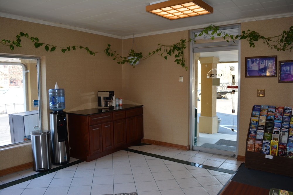 Budget Inn-Falls Church 17/39