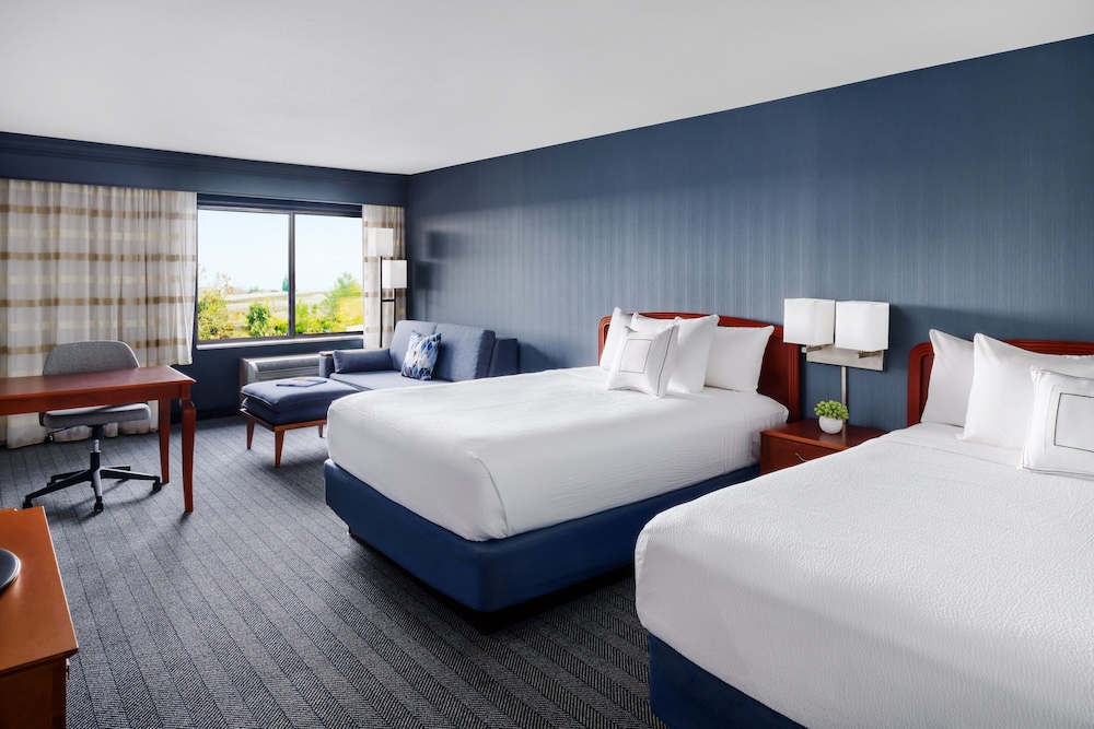 Room, 2 Queen Beds, Sofa