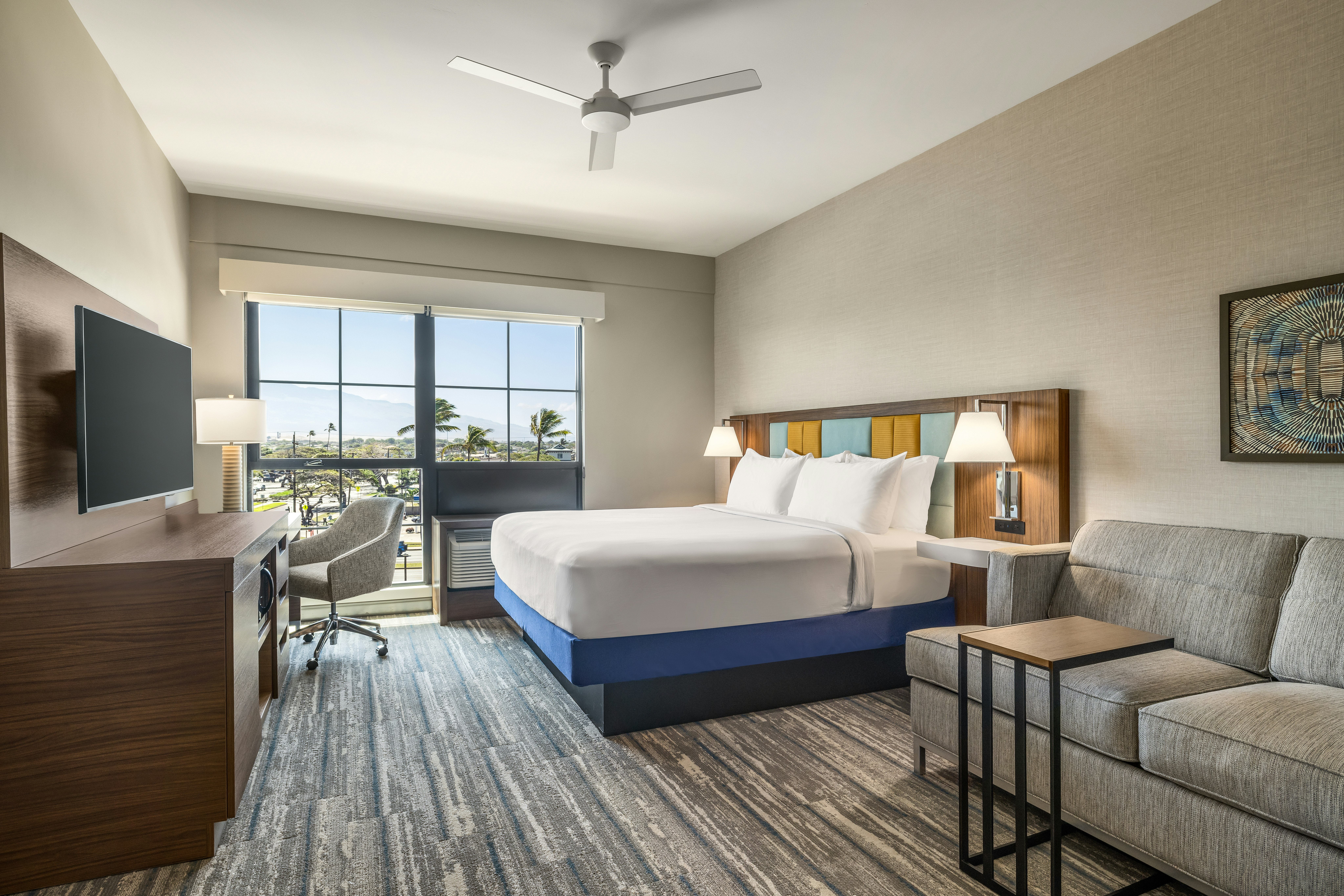 ROOM, KING BED, SOFA