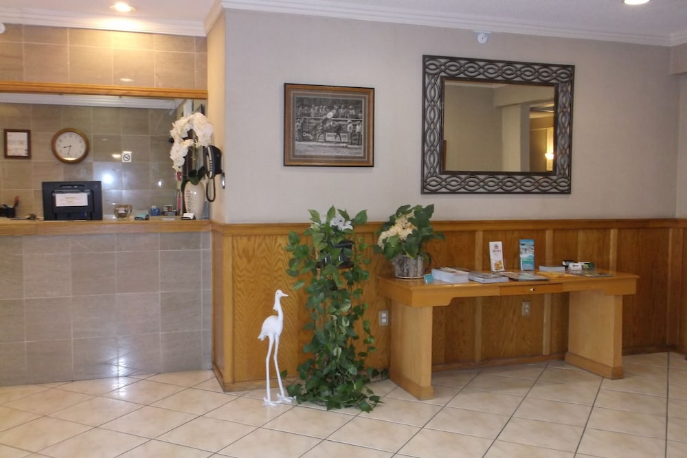 Days Inn & Suites by Wyndham Lake Okeechobee 6/50