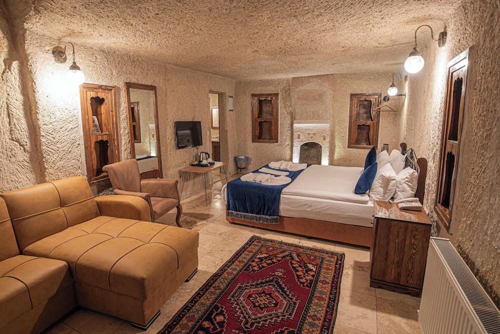 Elegance Cave Suites 12/47