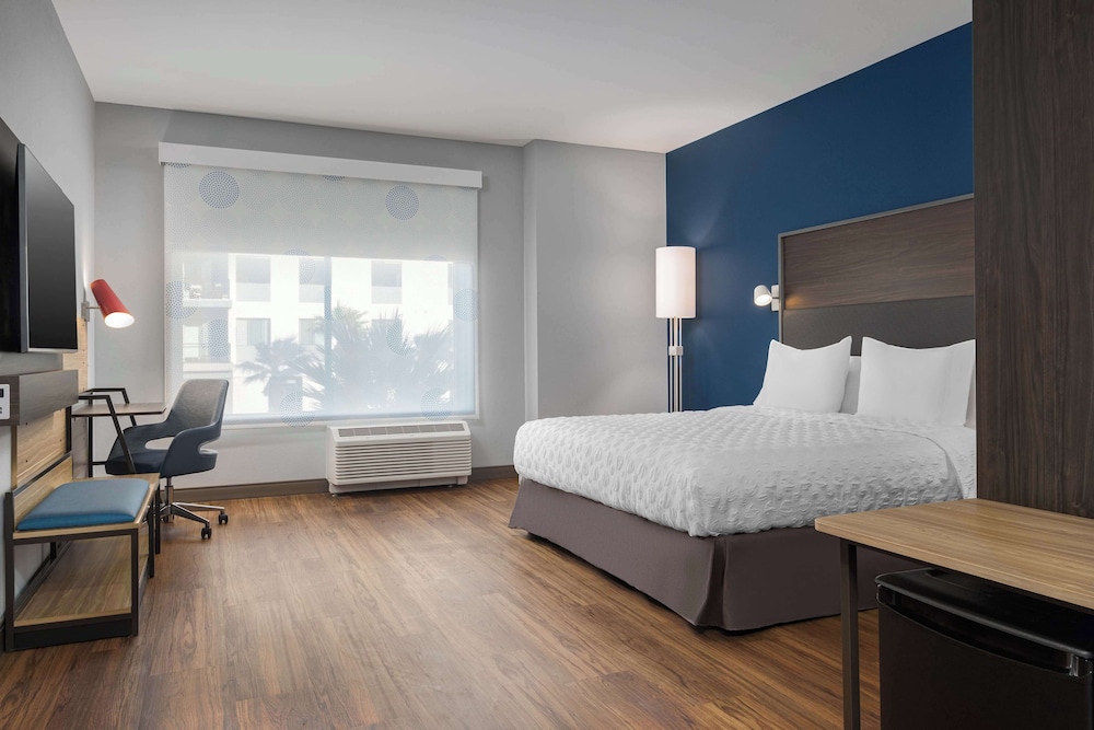 ROOM, KING BED, ACCESSIBLE