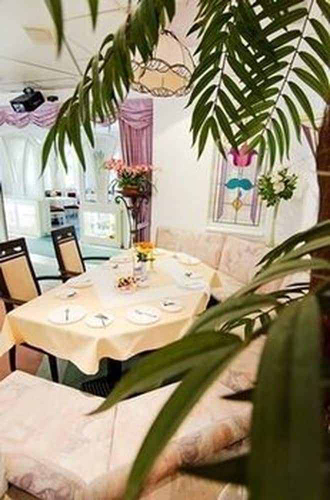 Hotel & Restaurant Park-Cafe Isa 42/50