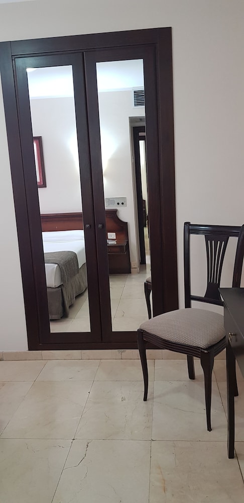 Gran Hotel Paraiso 53/65