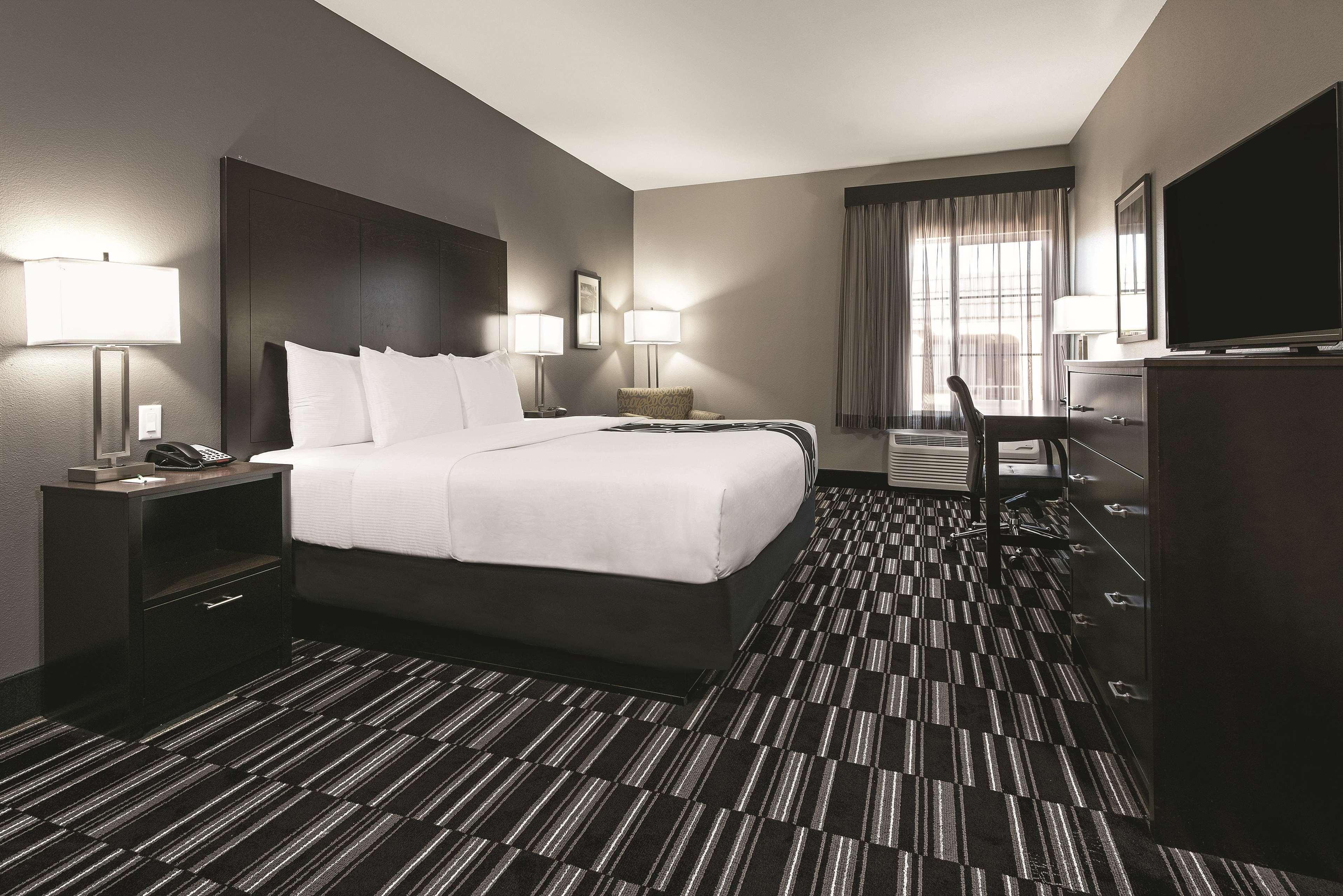ROOM, KING BED