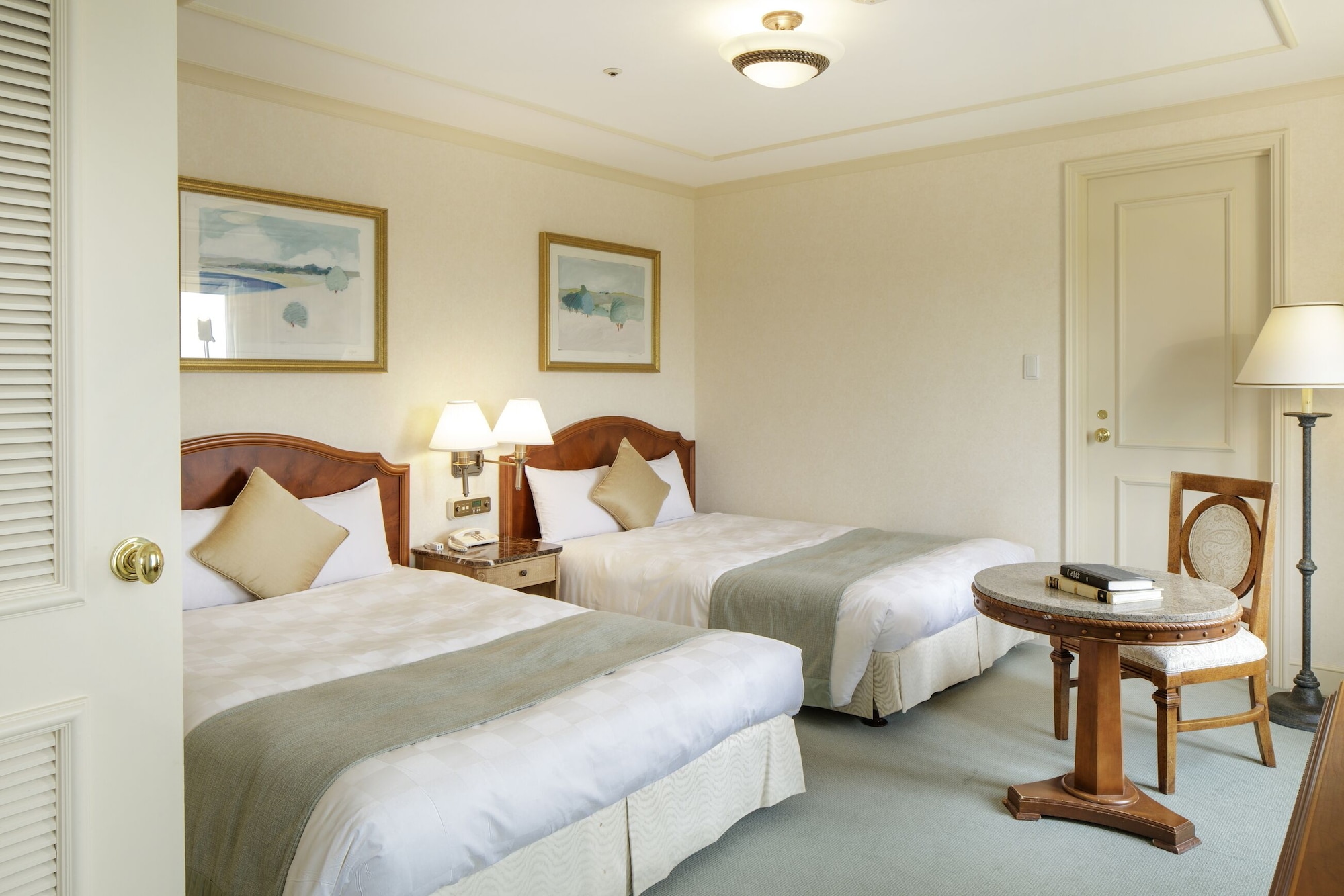 Family, Suite, Twin Beds, Garden View, Corner