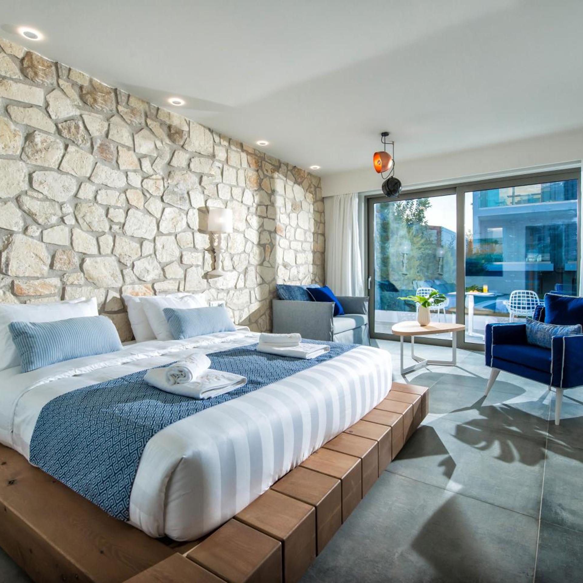 Deluxe, Studio, Pool View