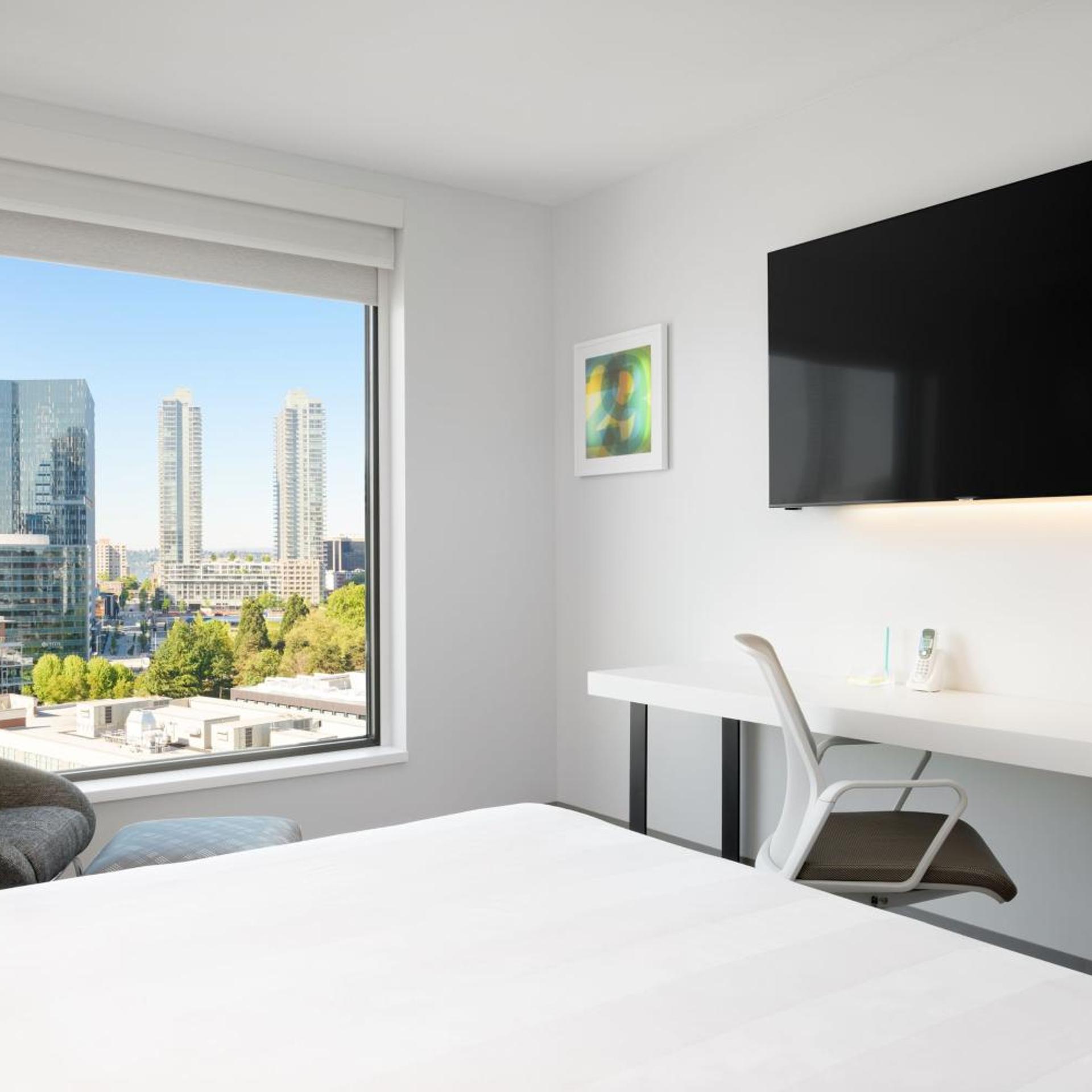 Room, King Bed, Skyline View, Bathtub, Accessible