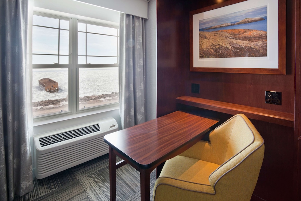 Hampton Inn Duluth Canal Park 42/77