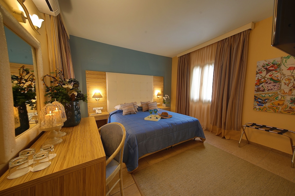 Dolphin Bay Seaside Resort & Suites 20/74