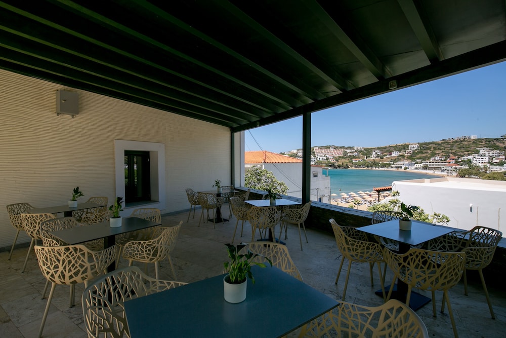 KRINOS SUITES HOTEL 31/50