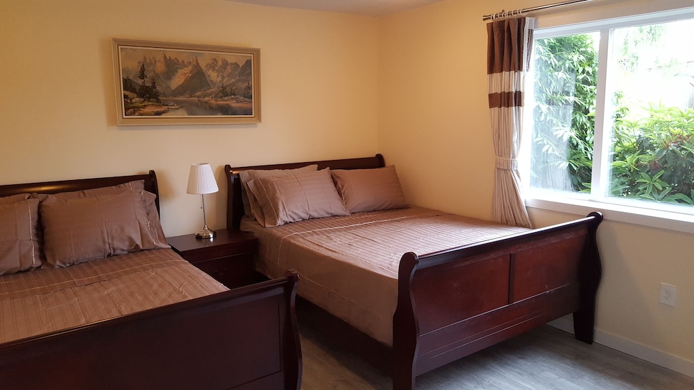 YVR Vickies Bed and Breakfast 27/57