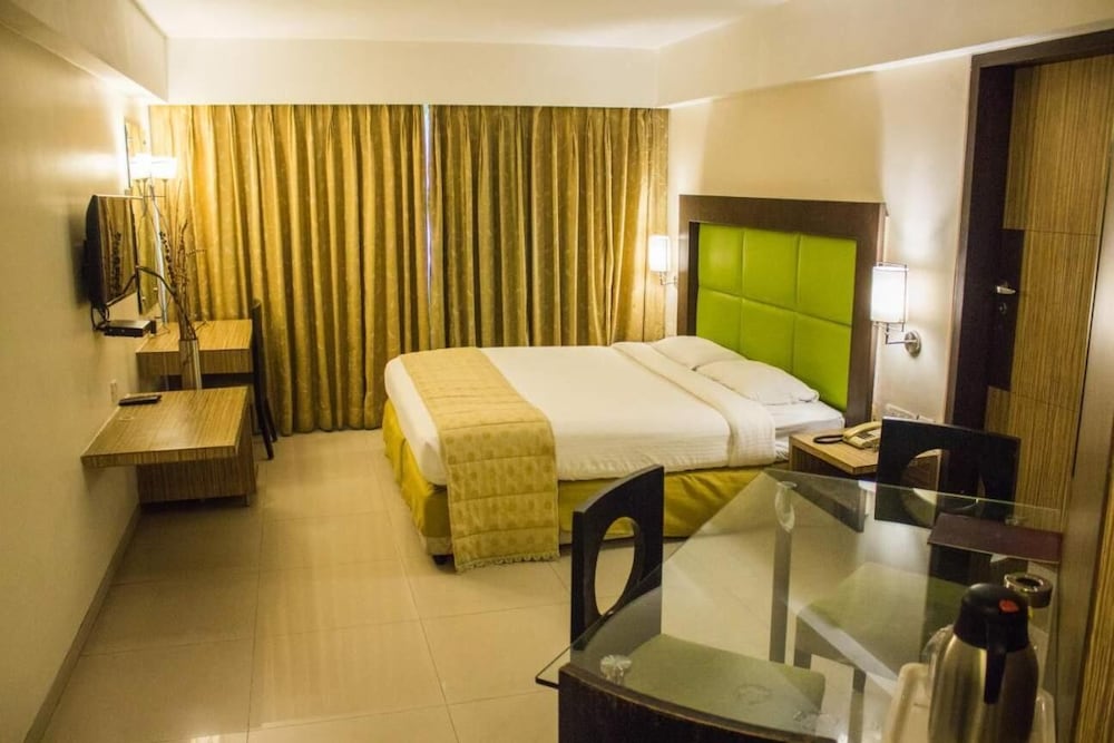 HOTEL CORPORATE 13/33