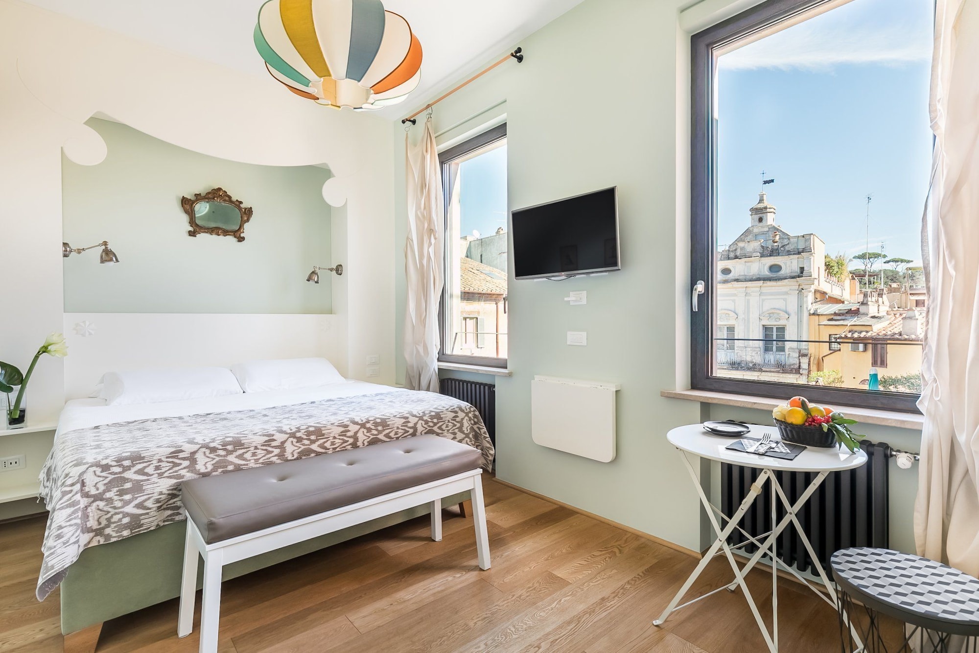 DELUXE, KING BED, CITY VIEW