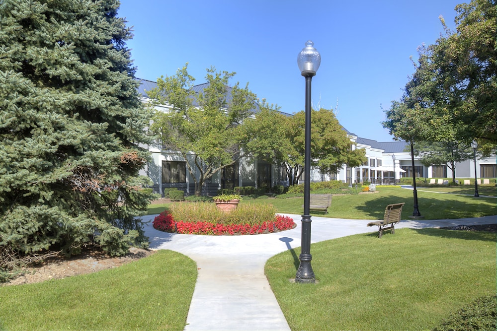 Doubletree By Hilton Detroit Novi 66/74