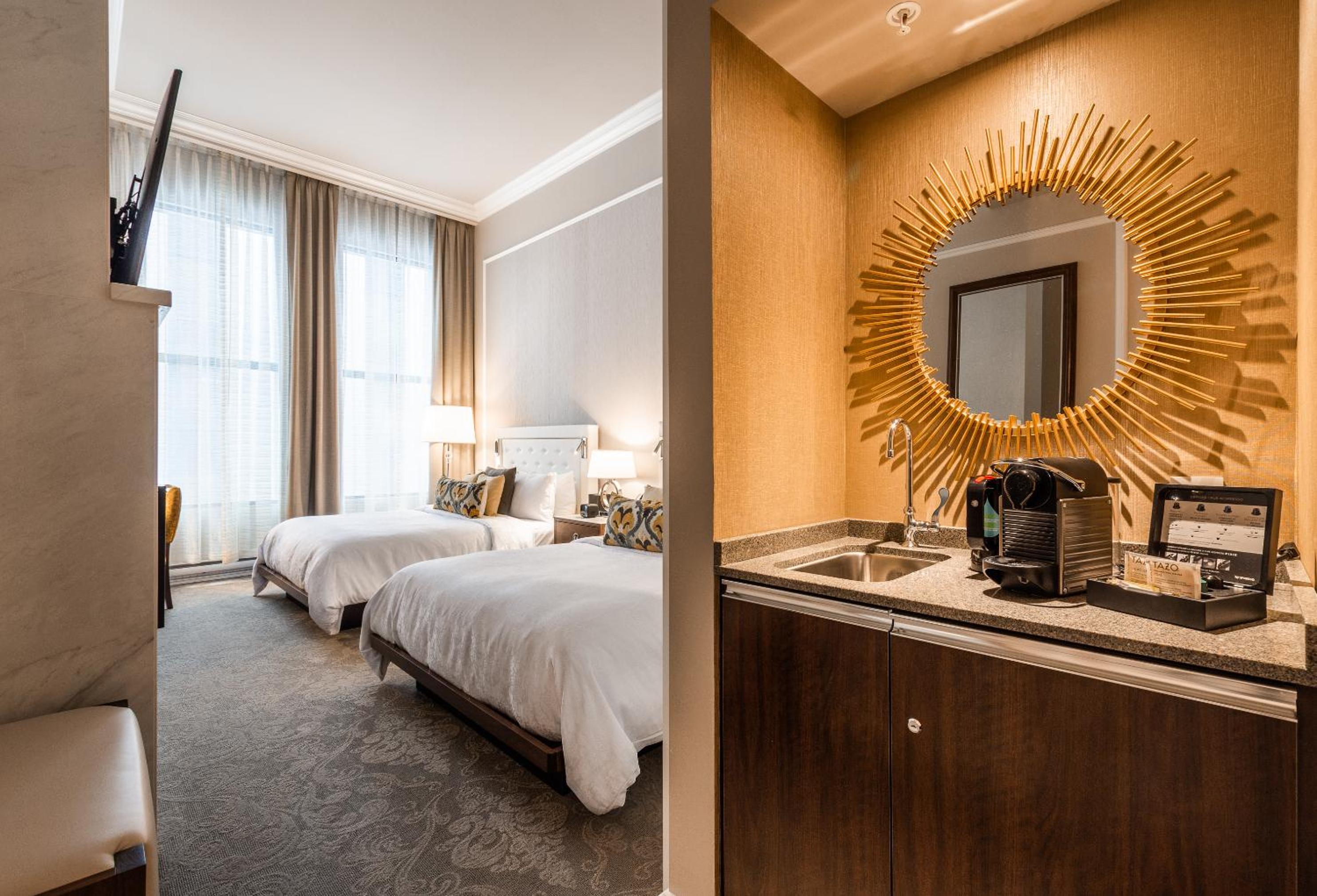 غرفة كلاسيكية بسرير كينج وسريرين كوين، Hotel Birks Montreal 8/10