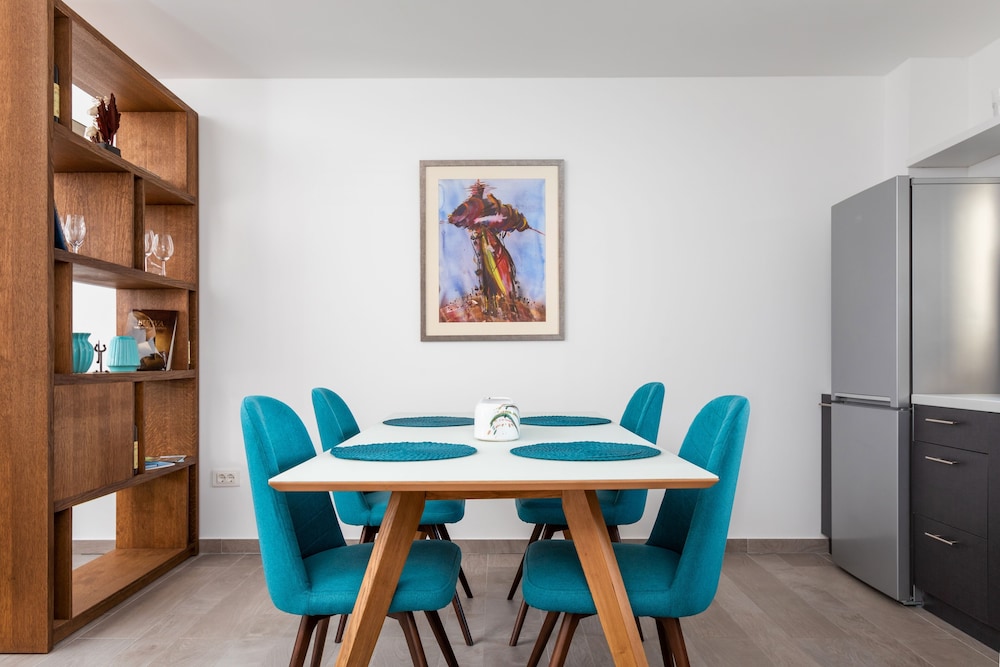 Hotel Eleven 64/72