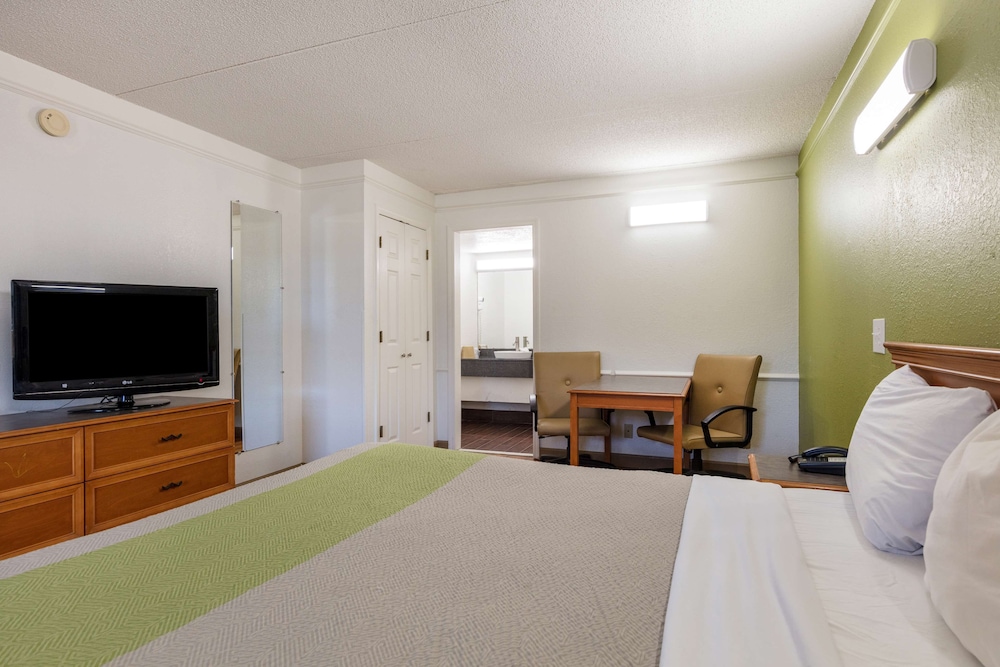 Motel6 Knoxville, TN 31/46