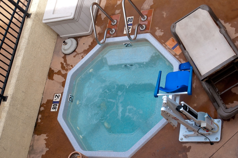 Lamplighter Inn Suites 33/46