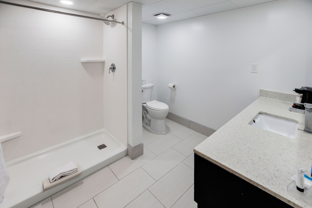 Blu Atlantic Oceanfront Hotel Suites 56/59