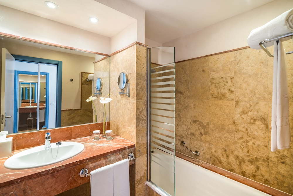 Iberostar Waves Playa Gaviotas 48/50