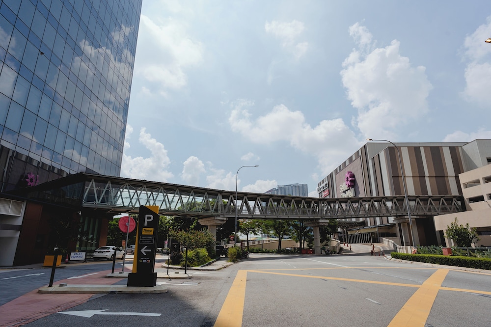 Courtyard Setia Alam 53/60