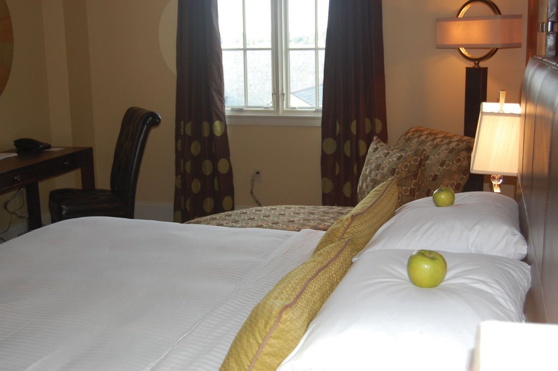 Carriage House Hotel 3/7
