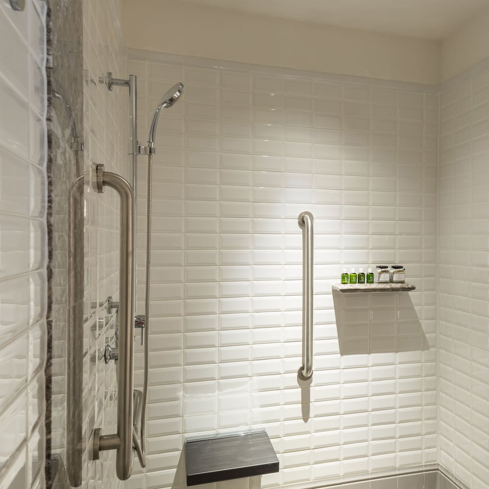 Ann Siang House The Unlimited Collection by Oakwood 15/31