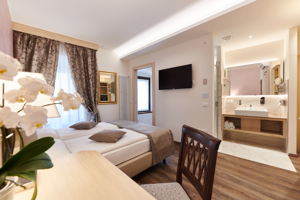 Boutique Hotel Brenzone 35/78