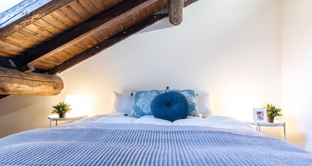 Altido Big Wooden Apartment for 6 near Milano Center 7/26
